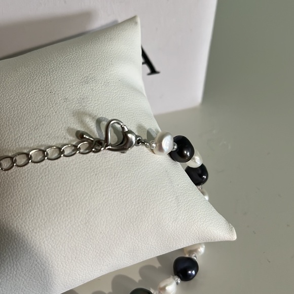 Pearl 2 Tone Necklace and Bracelet Costume Set - Picture 2 of 3